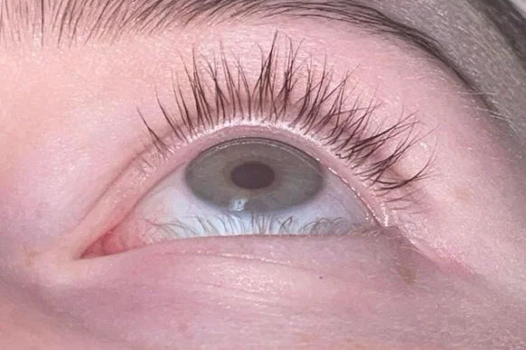 Wimpers na 4-6 weken gebruik van Lunevie wimperserum