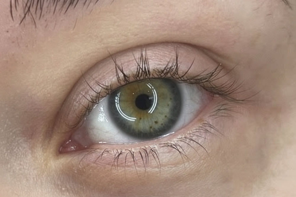 Korte wimpers voor gebruik van Lunevie wimperserum